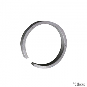 Spacer camshaft gear wheel on crankshaft